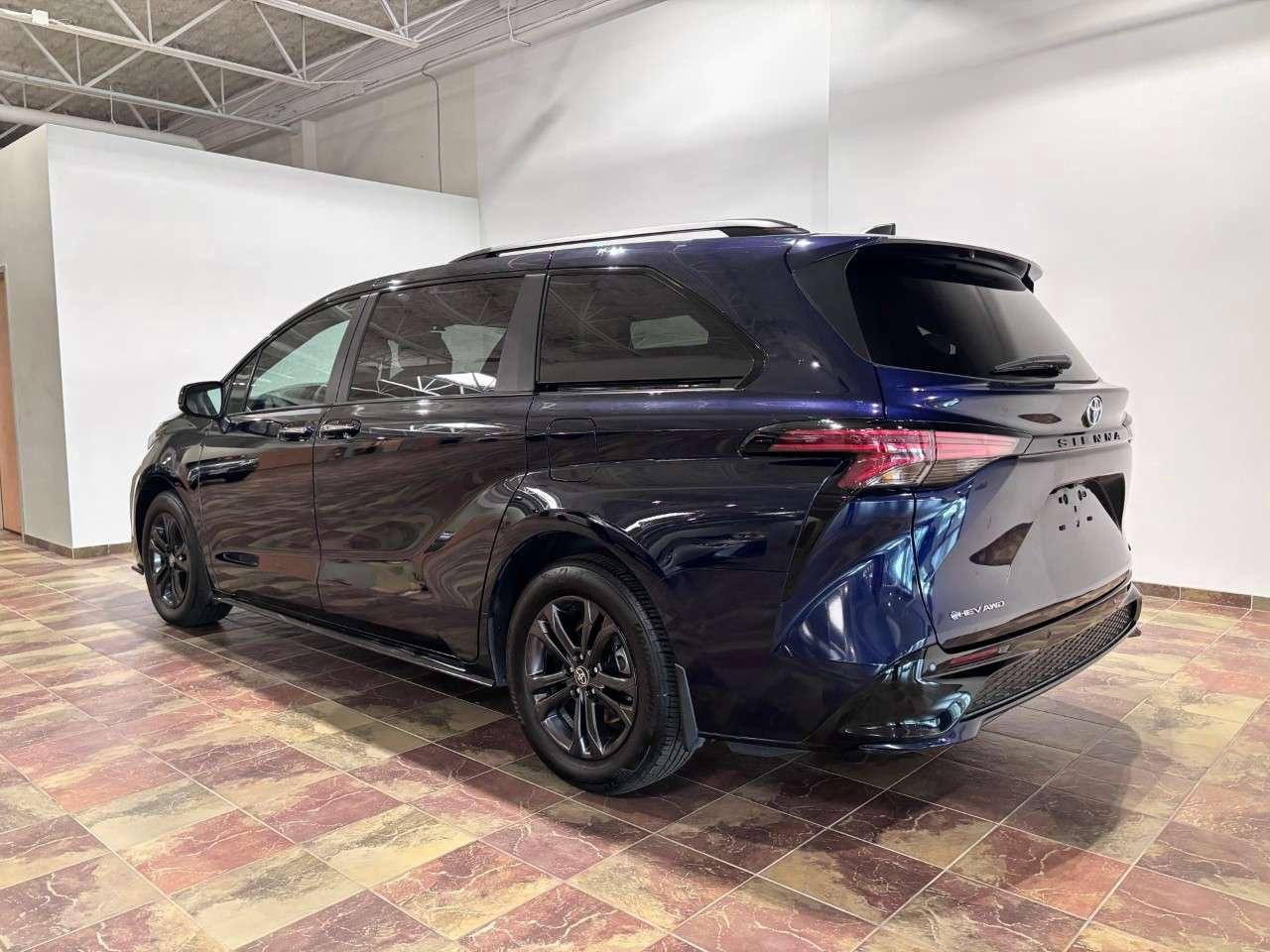 2025 Toyota Sienna XSE 7-Passenger AWD Photo