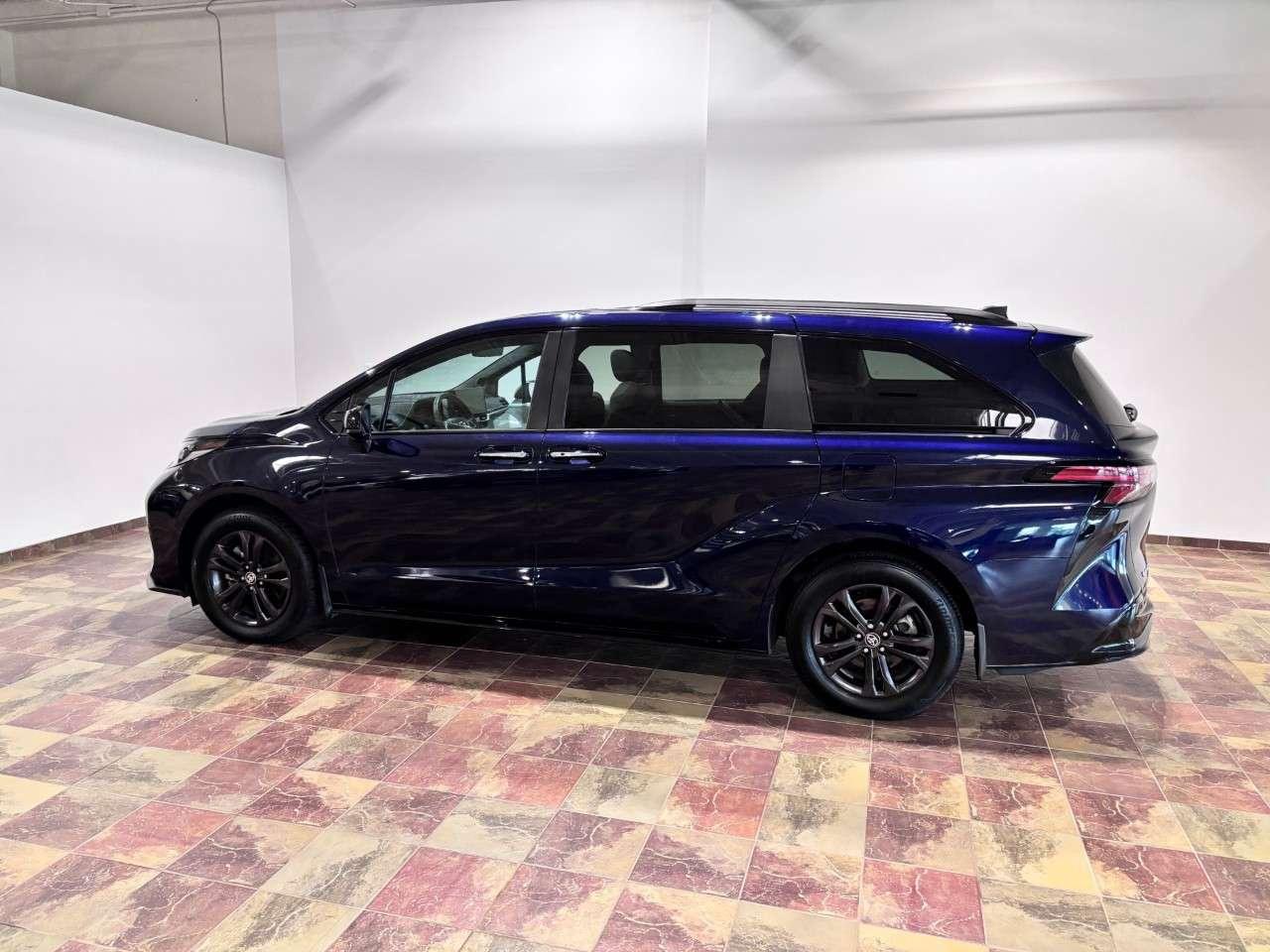 2025 Toyota Sienna XSE 7-Passenger AWD Photo3