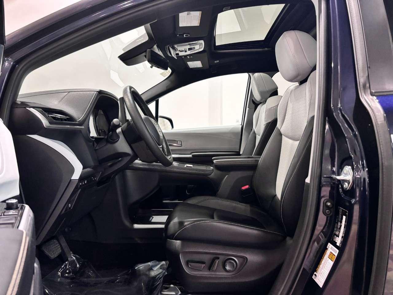 2025 Toyota Sienna XSE 7-Passenger AWD Photo