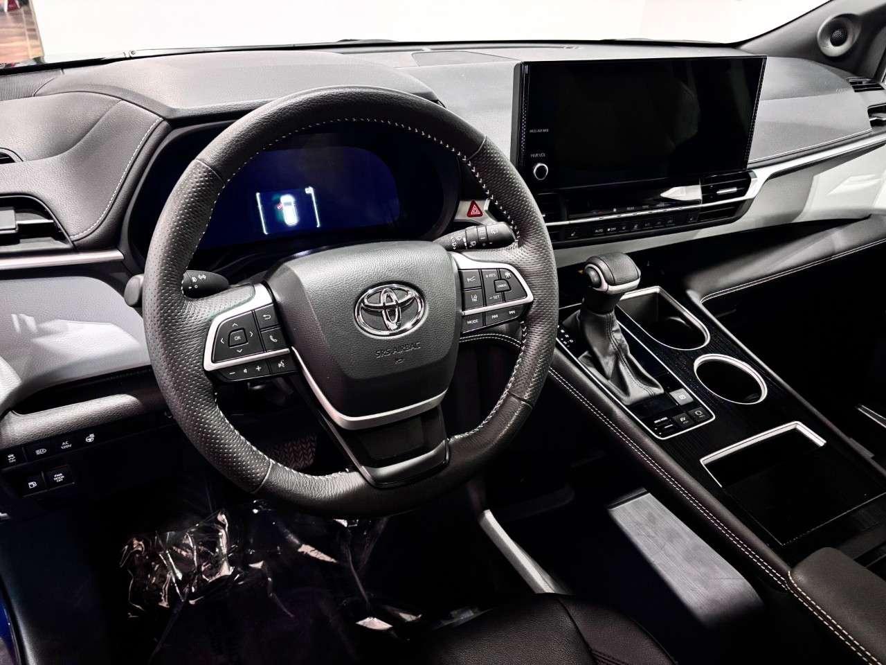 2025 Toyota Sienna XSE 7-Passenger AWD Photo