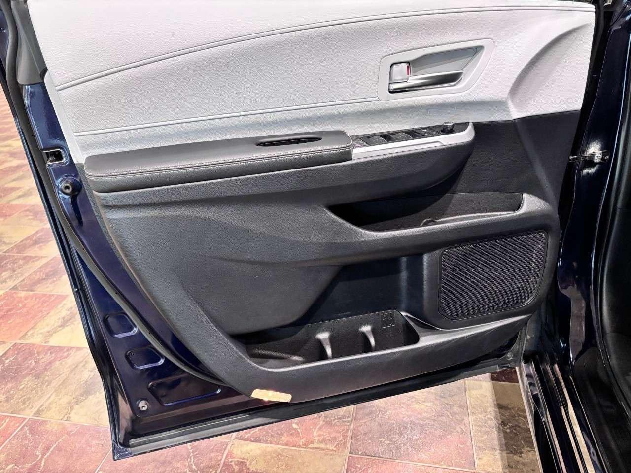 2025 Toyota Sienna XSE 7-Passenger AWD Photo
