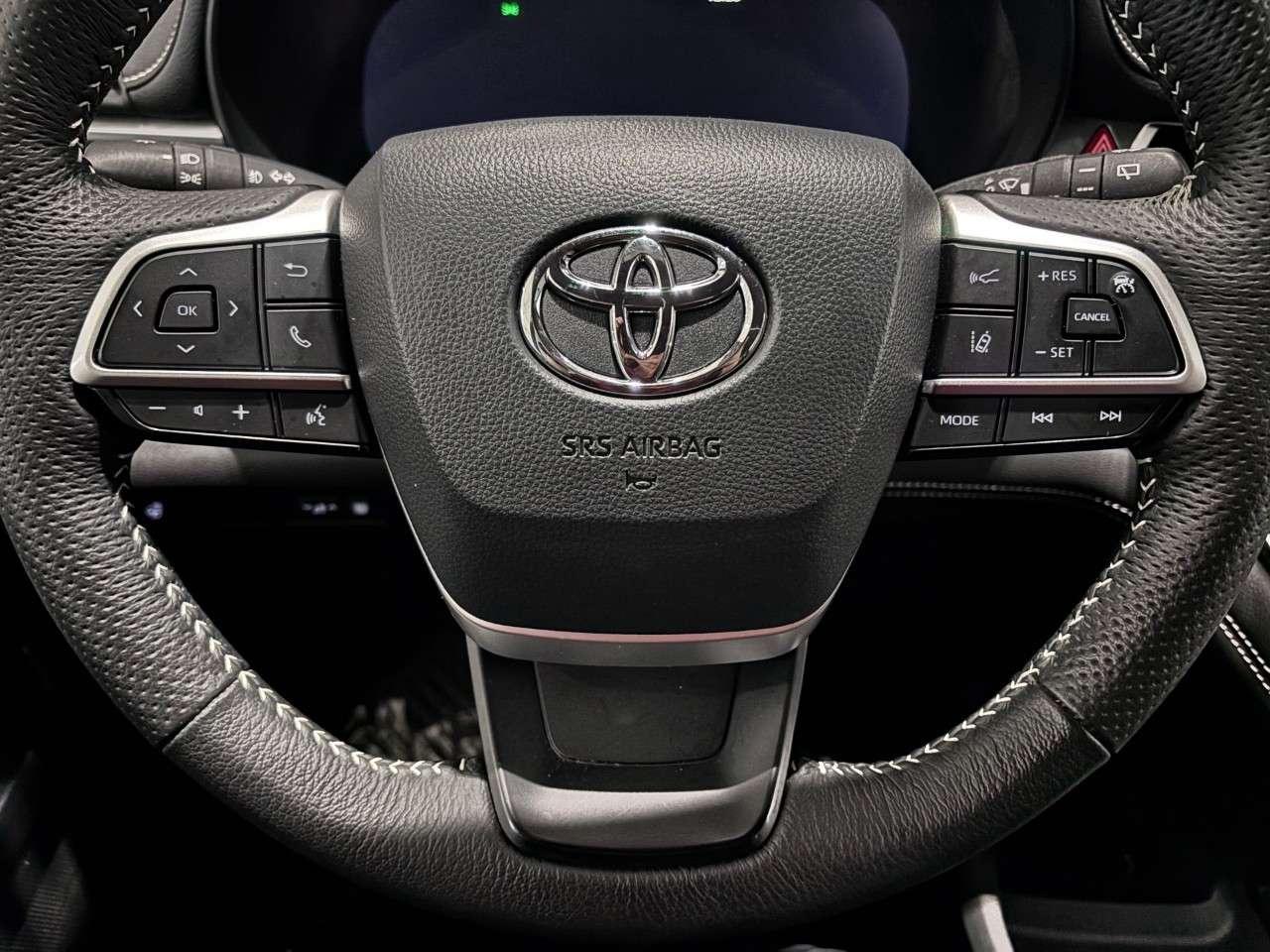 2025 Toyota Sienna XSE 7-Passenger AWD Photo