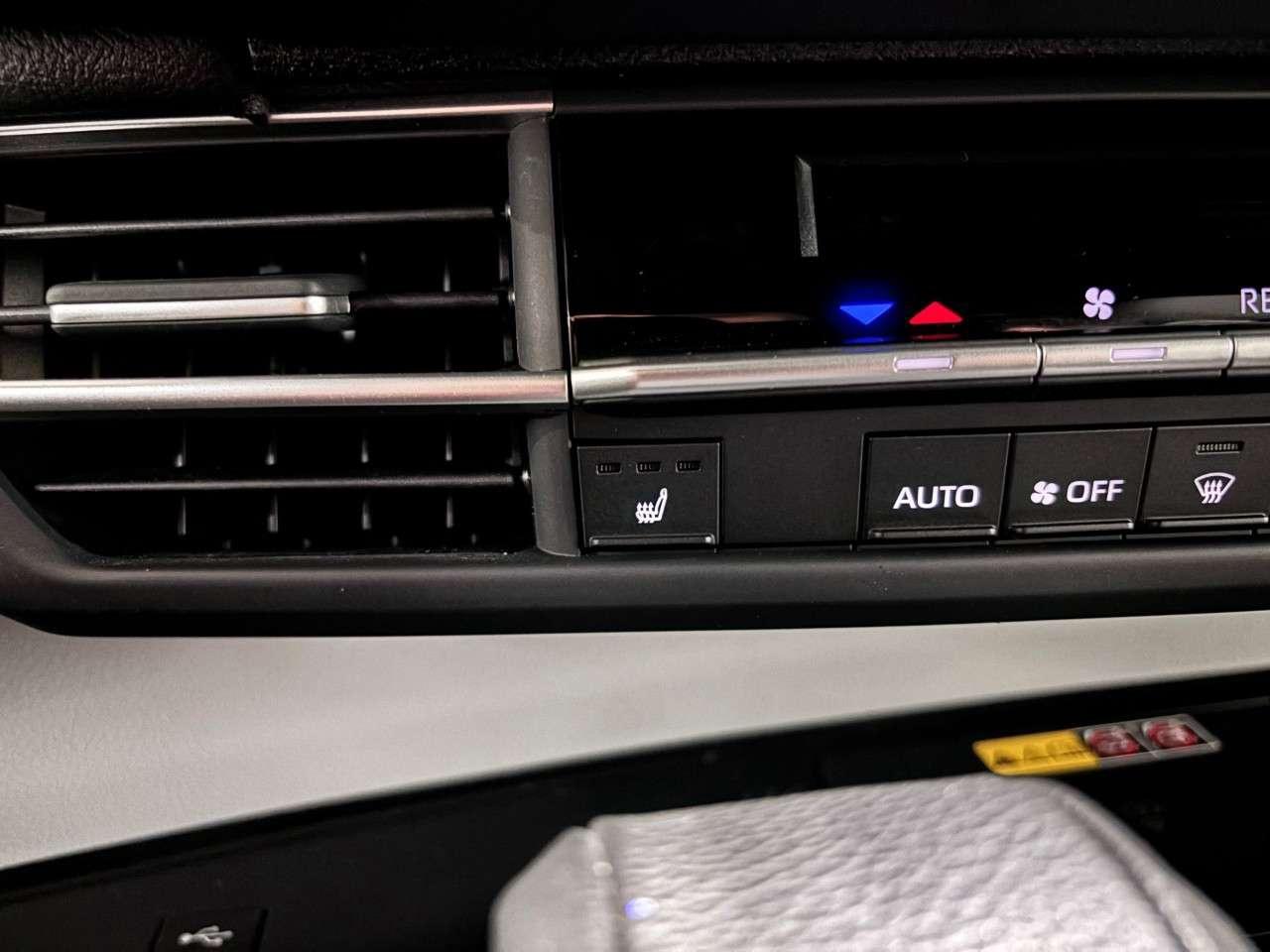 2025 Toyota Sienna XSE 7-Passenger AWD Photo