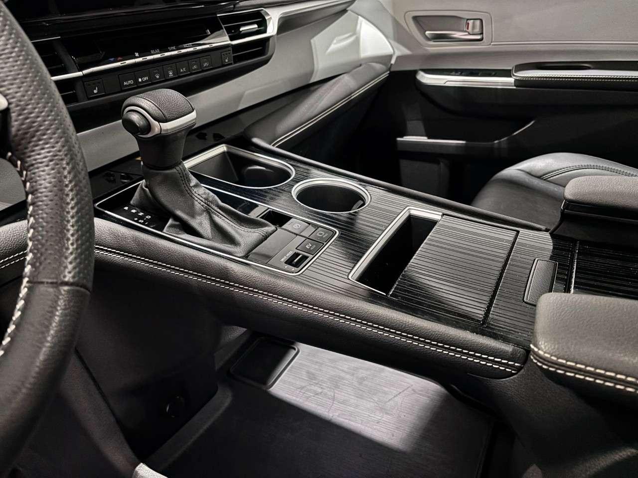 2025 Toyota Sienna XSE 7-Passenger AWD Photo