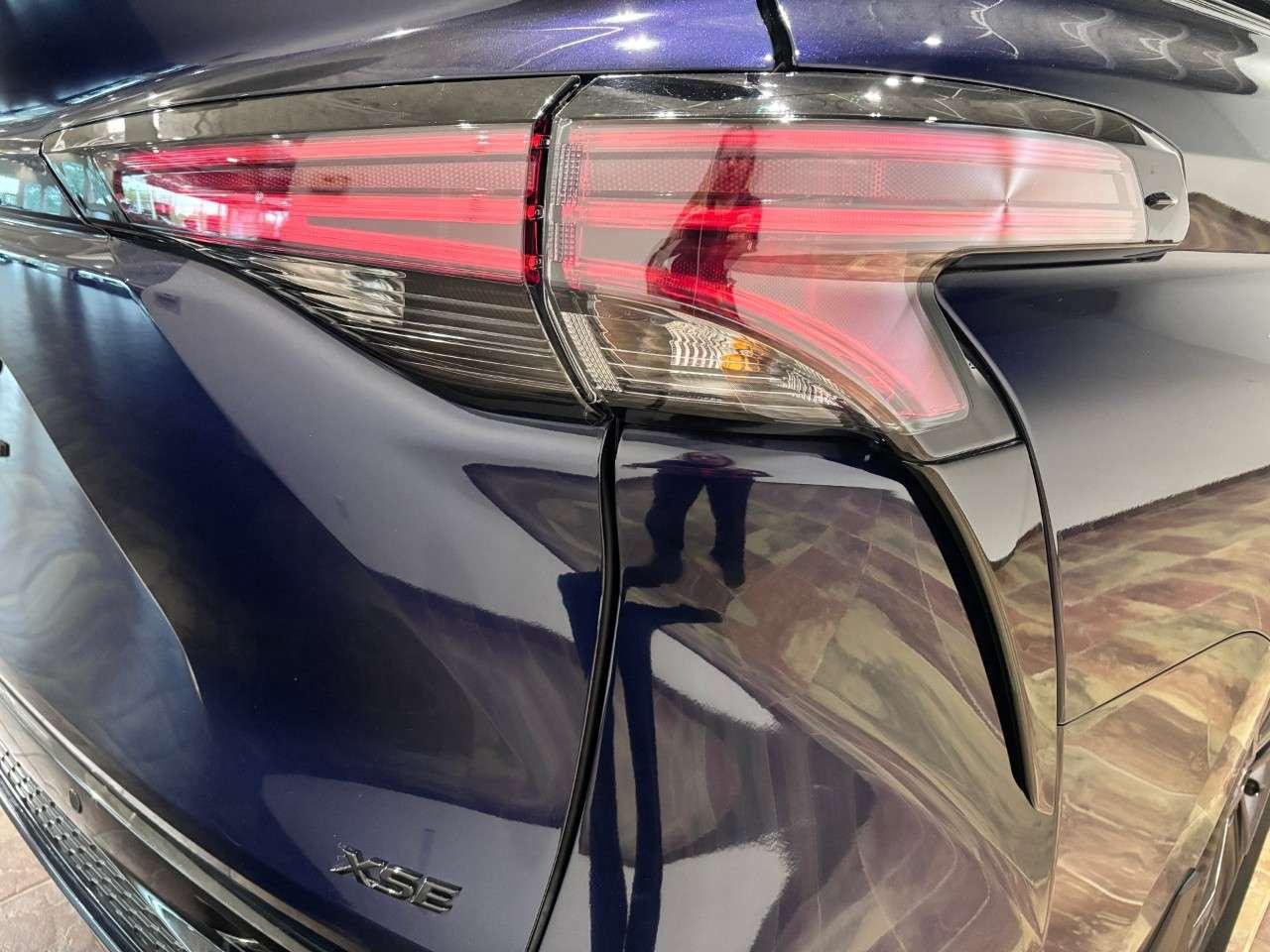 2025 Toyota Sienna XSE 7-Passenger AWD Photo