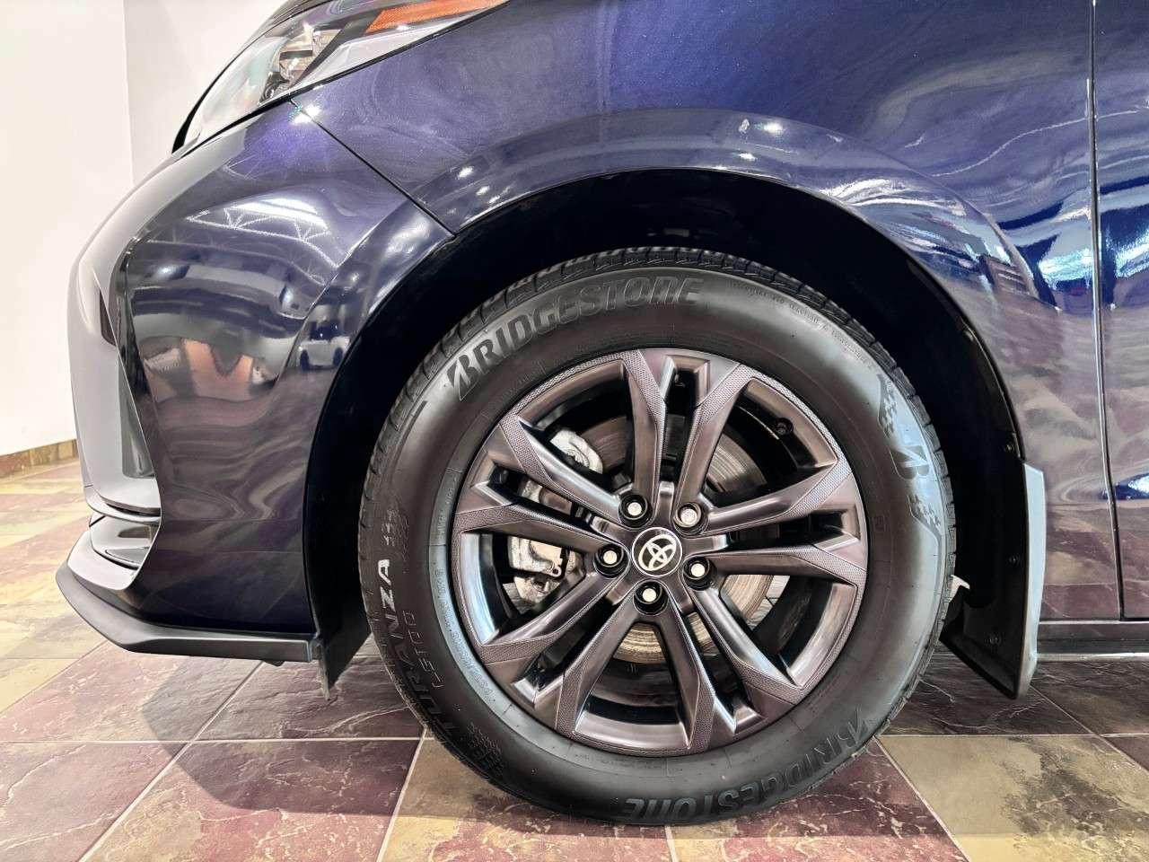 2025 Toyota Sienna XSE 7-Passenger AWD Photo