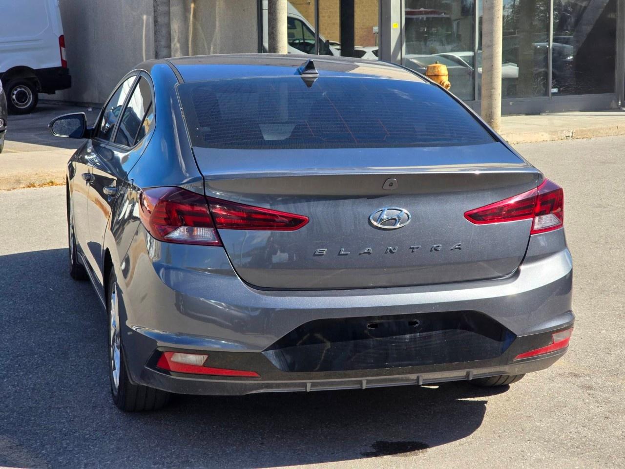 2020 Hyundai Elantra Preferred IVT Photo3