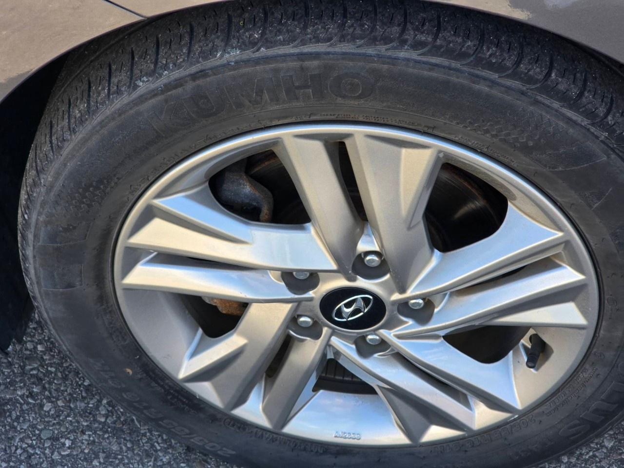 2020 Hyundai Elantra Preferred IVT Photo