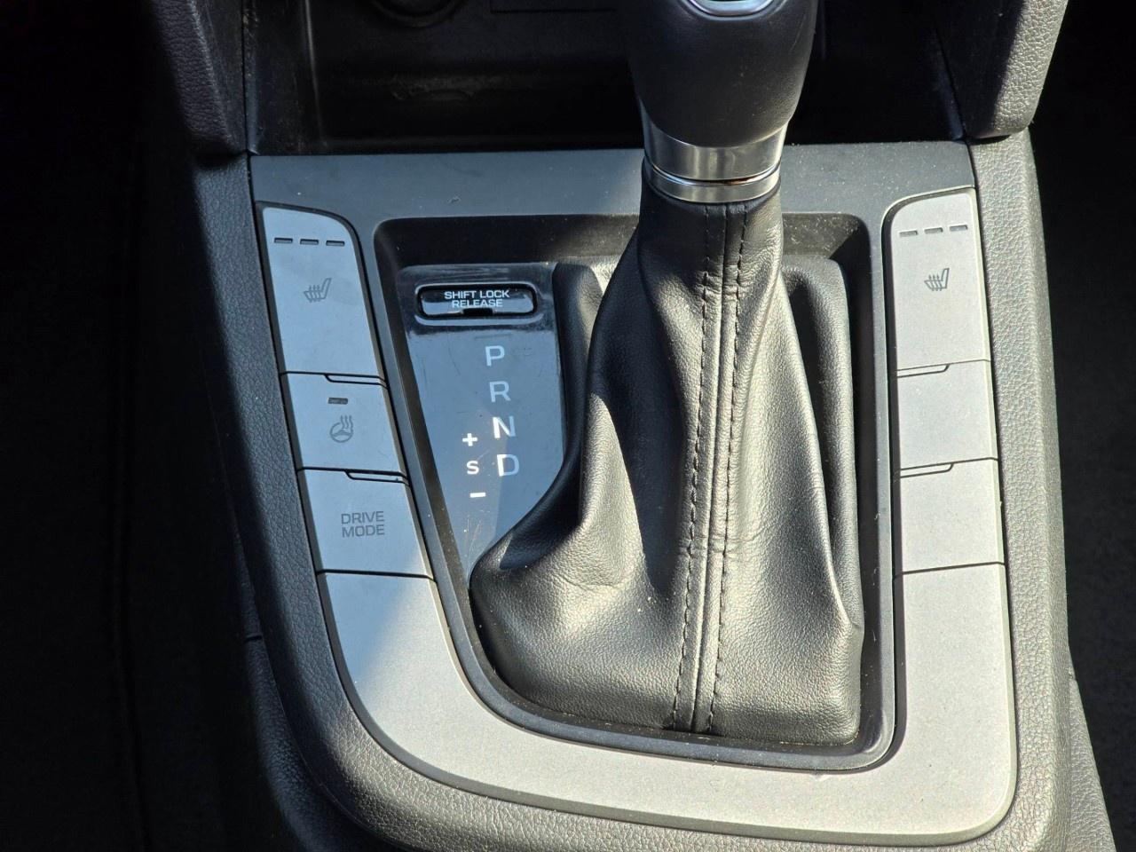 2020 Hyundai Elantra Preferred IVT Photo