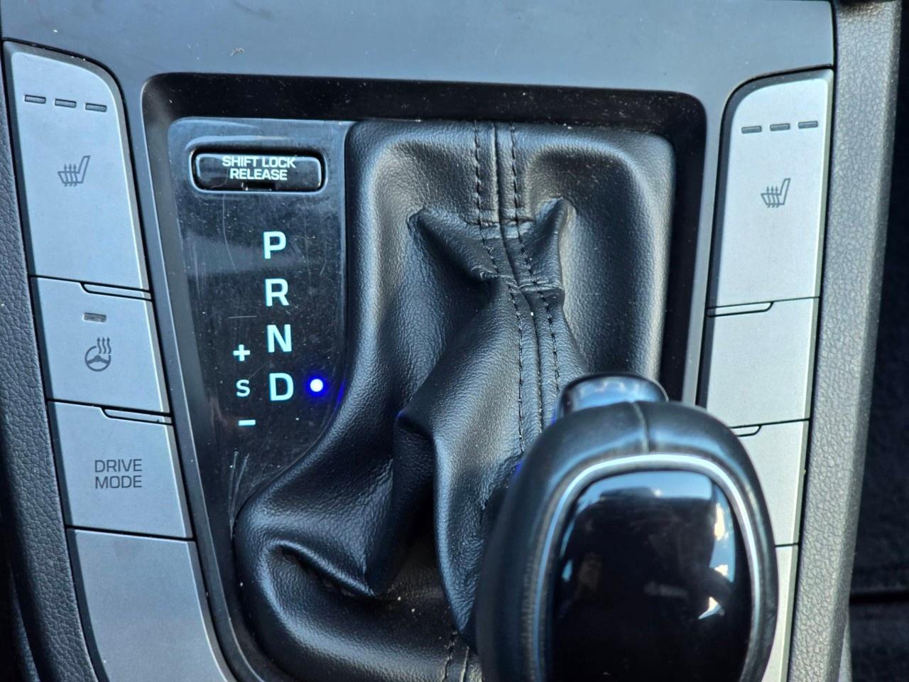 2020 Hyundai Elantra Preferred IVT Photo