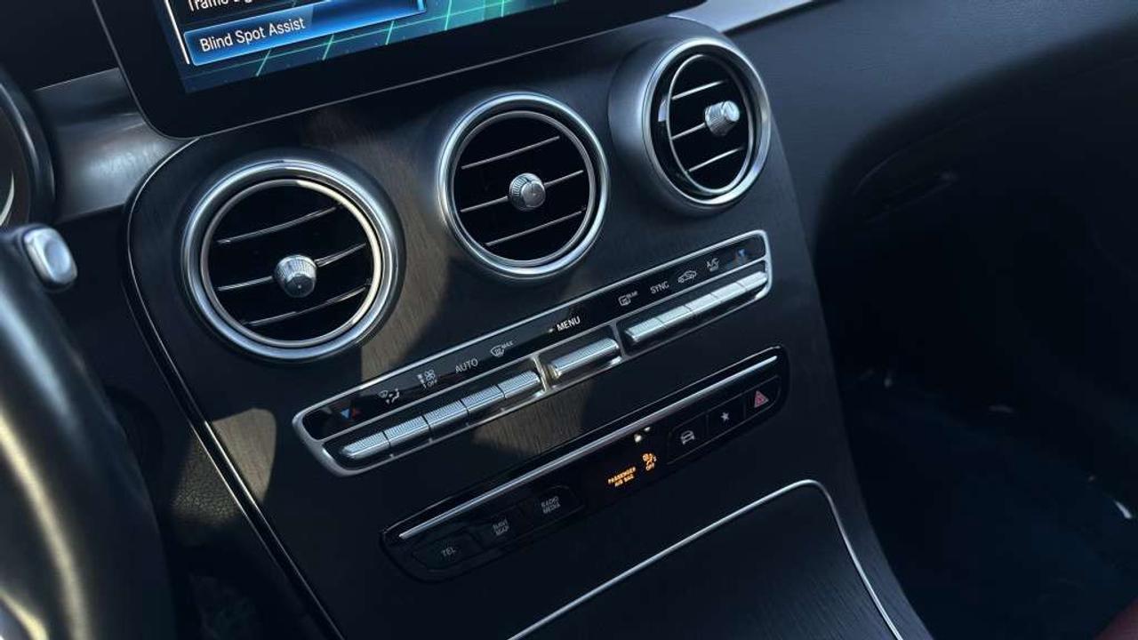 2023 Mercedes-Benz GLC 300 4MATIC AWD SUNROOF HEATED STEERING WHEEL Photo