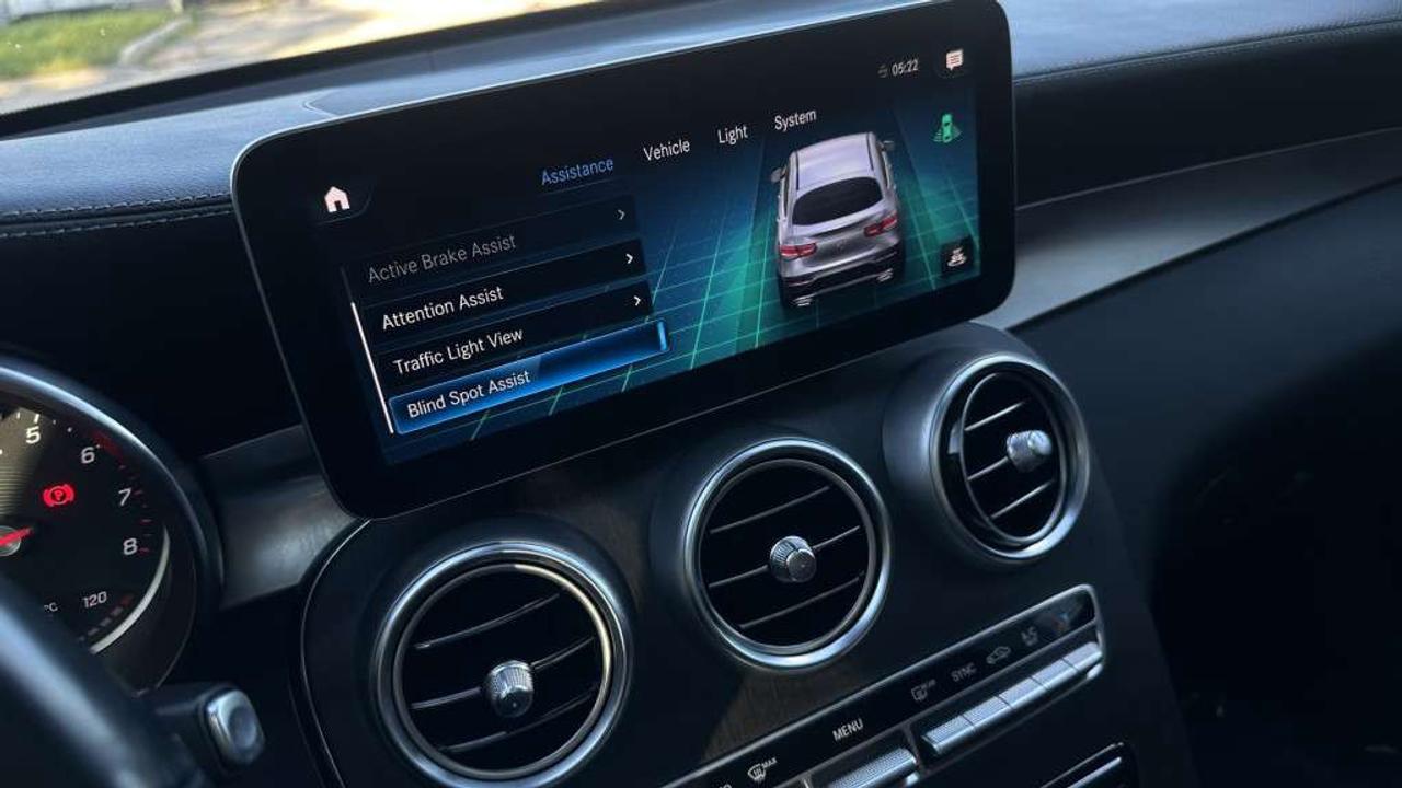 2023 Mercedes-Benz GLC 300 4MATIC AWD SUNROOF HEATED STEERING WHEEL Photo