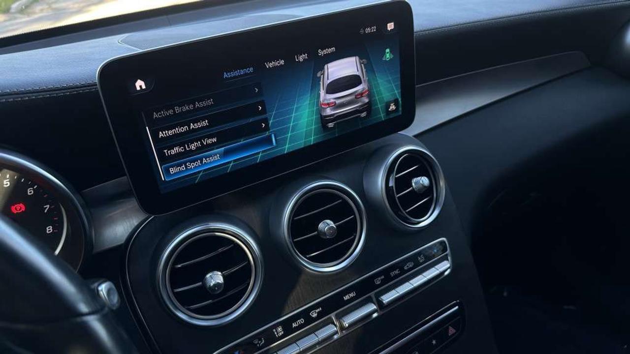 2023 Mercedes-Benz GLC 300 4MATIC AWD SUNROOF HEATED STEERING WHEEL Photo