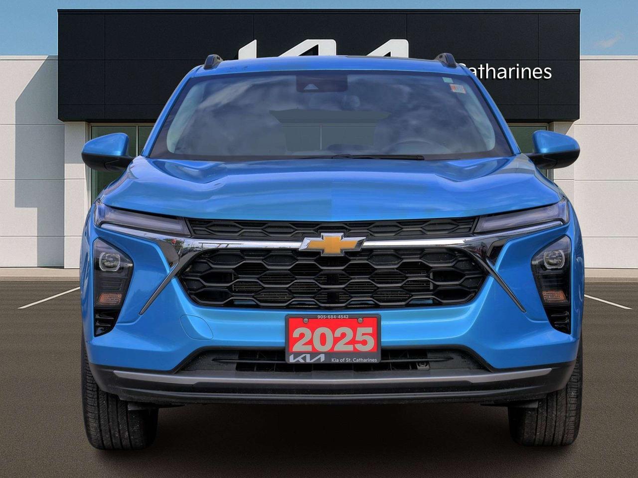 2025 Chevrolet Trax LT Photo2