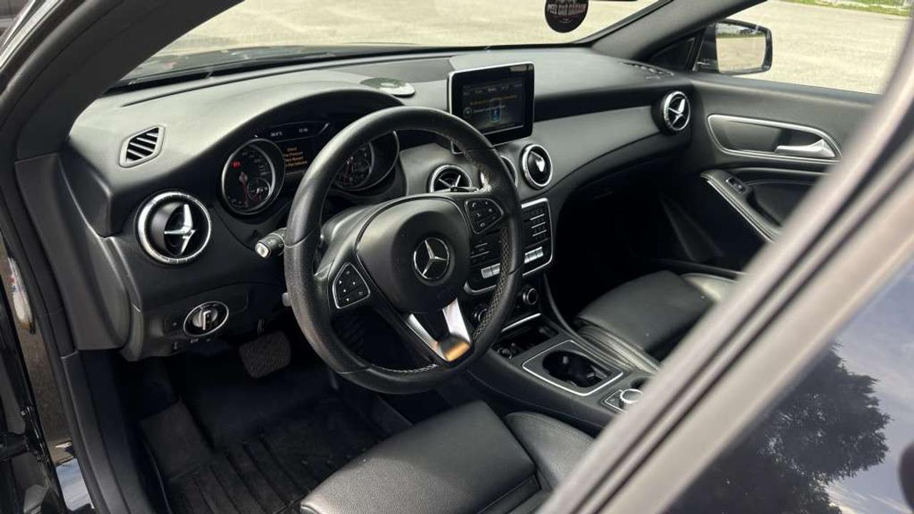 2017 Mercedes-Benz C-Class CLA250 AWD   Leather   Alloys   Low Kms. Photo