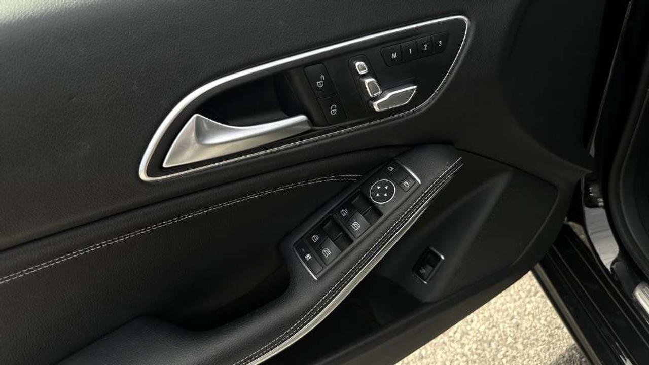 2017 Mercedes-Benz C-Class CLA250 AWD   Leather   Alloys   Low Kms. Photo