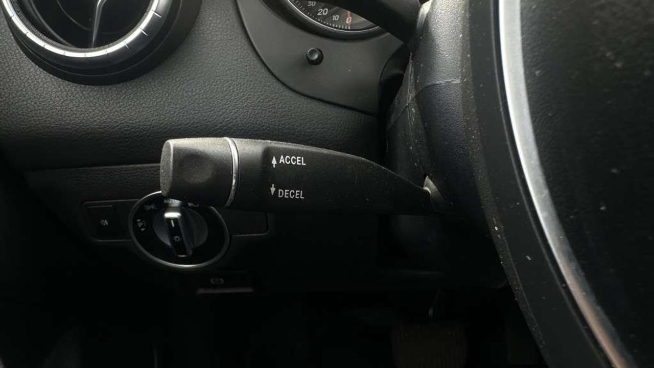 2017 Mercedes-Benz C-Class CLA250 AWD   Leather   Alloys   Low Kms. Photo