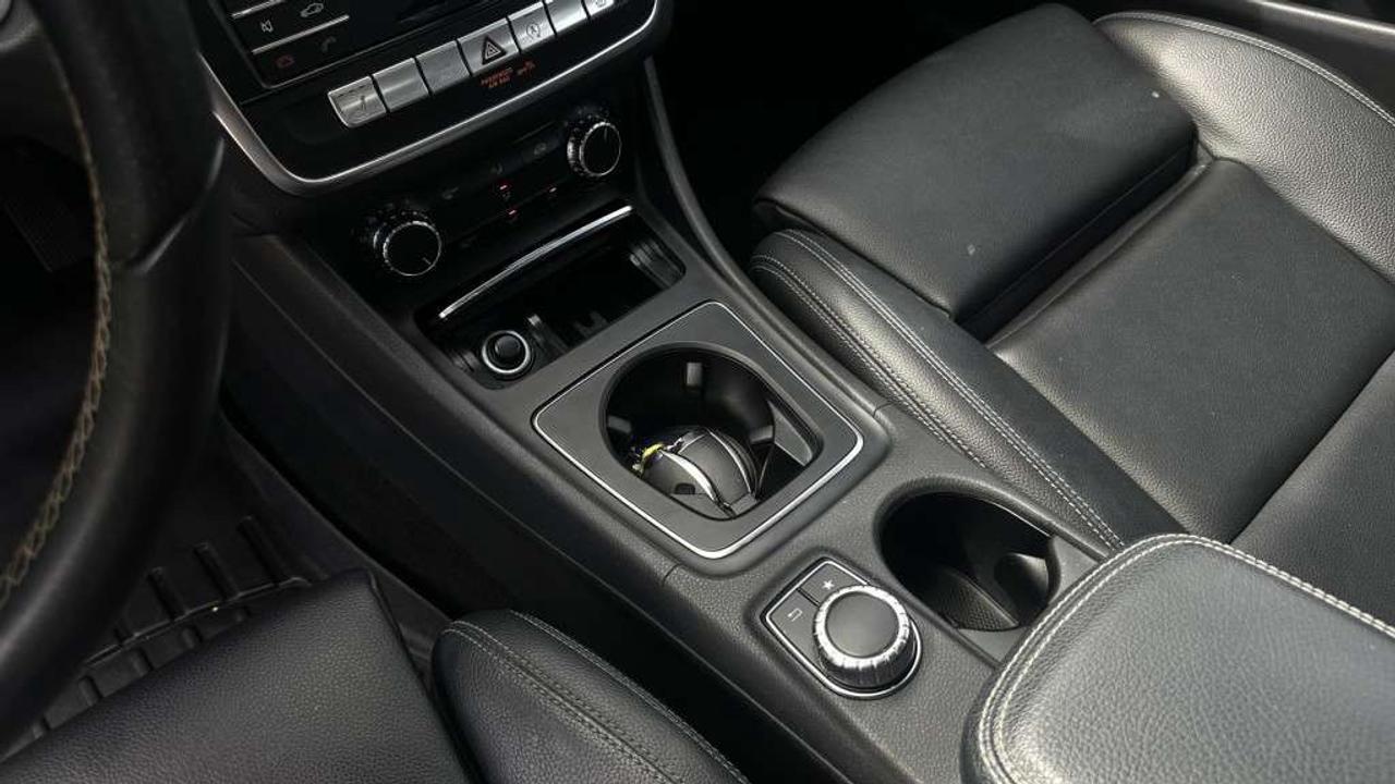2017 Mercedes-Benz C-Class CLA250 AWD   Leather   Alloys   Low Kms. Photo
