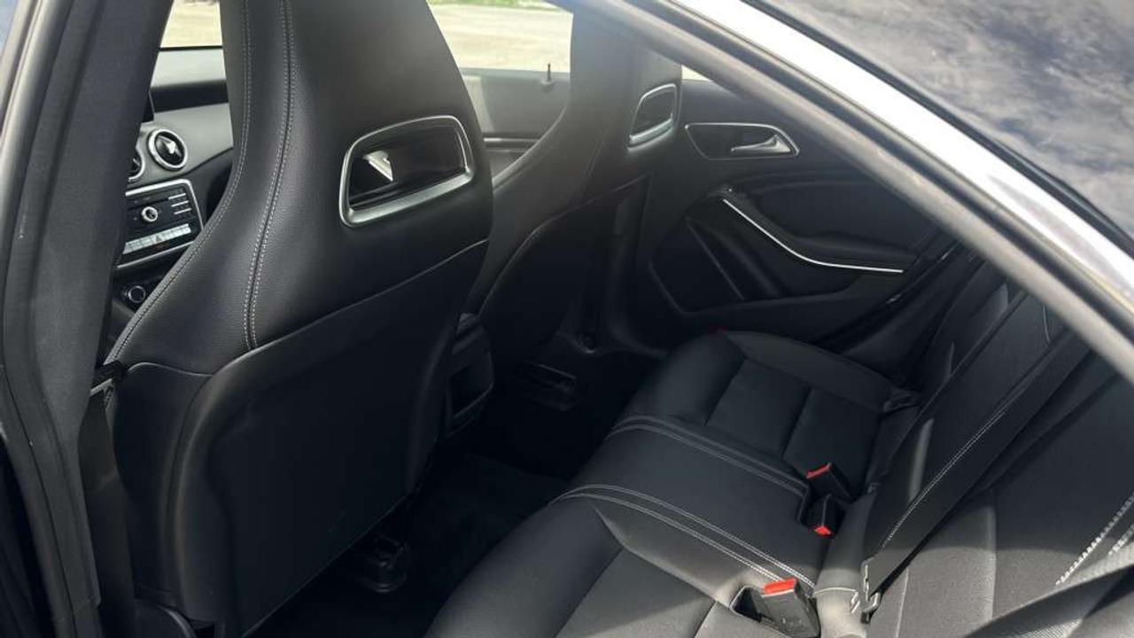 2017 Mercedes-Benz C-Class CLA250 AWD   Leather   Alloys   Low Kms. Photo
