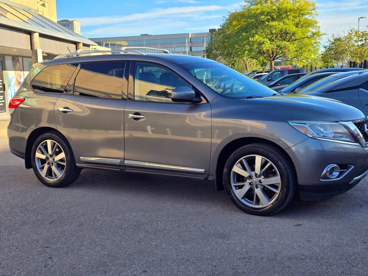 2016 Nissan Pathfinder 4WD 4DR PLATINUM Photo