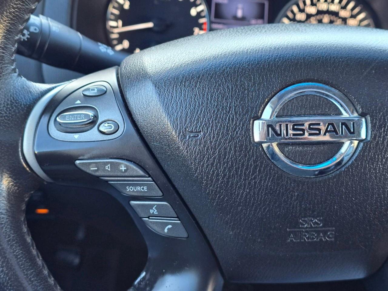 2016 Nissan Pathfinder 4WD 4DR PLATINUM Photo