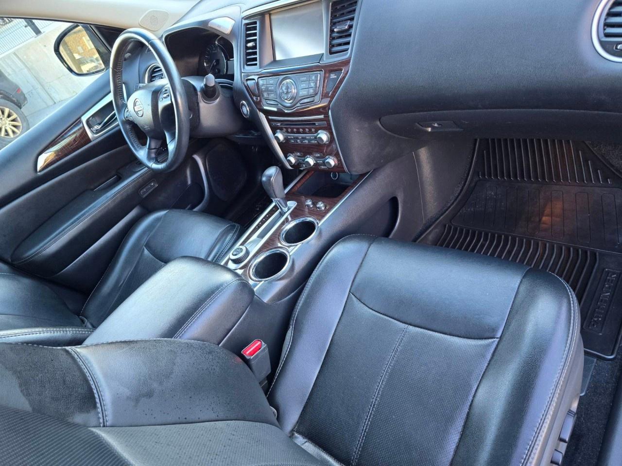 2016 Nissan Pathfinder 4WD 4DR PLATINUM Photo