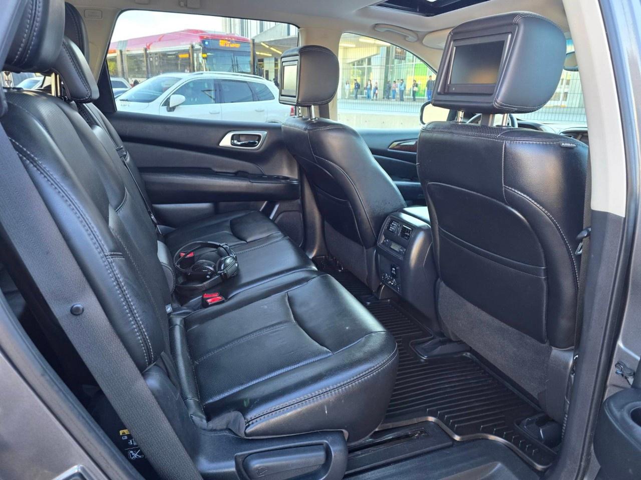 2016 Nissan Pathfinder 4WD 4DR PLATINUM Photo