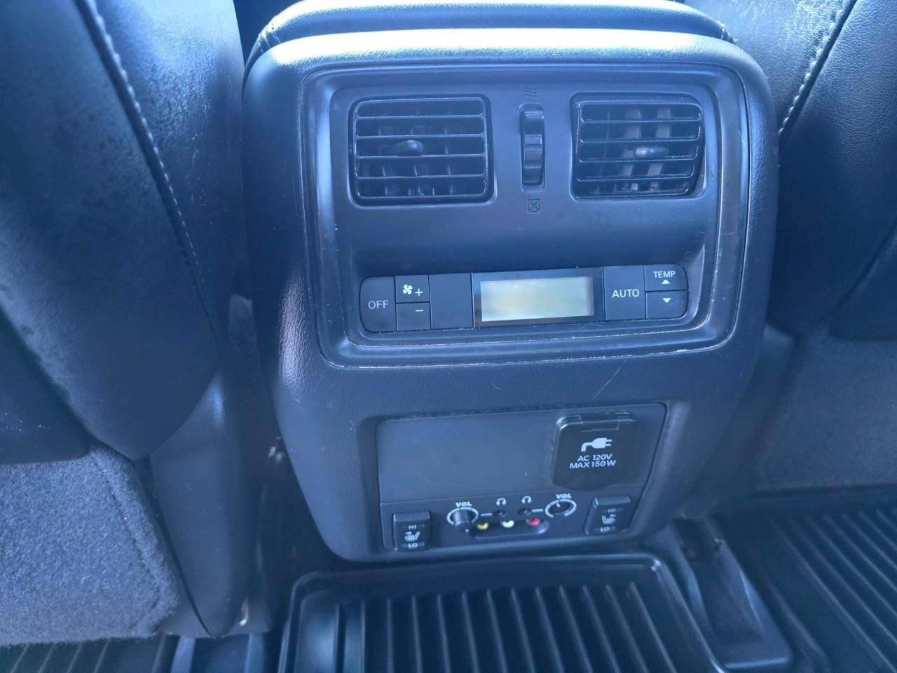 2016 Nissan Pathfinder 4WD 4DR PLATINUM Photo
