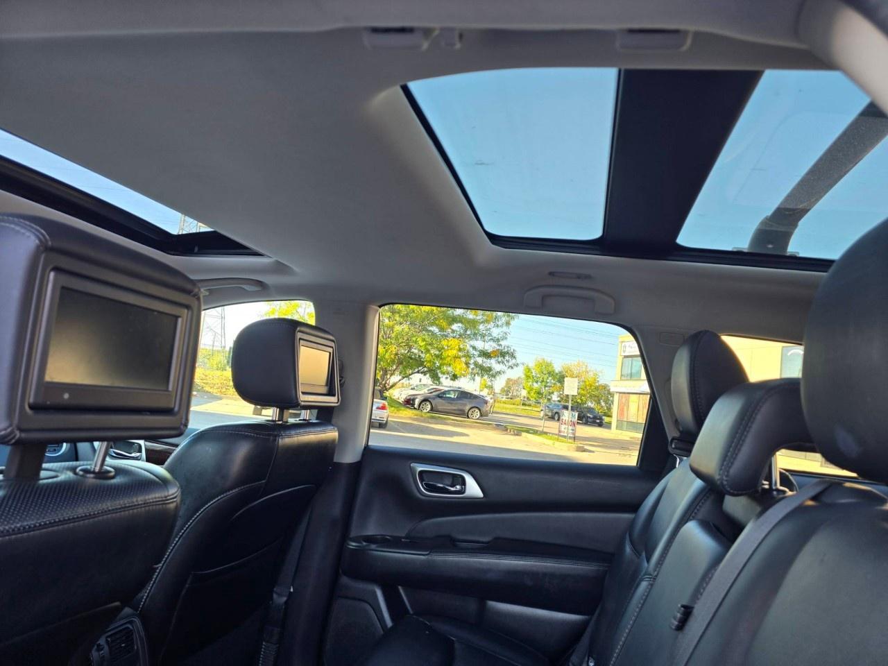 2016 Nissan Pathfinder 4WD 4DR PLATINUM Photo