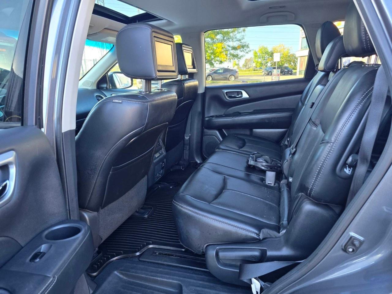2016 Nissan Pathfinder 4WD 4DR PLATINUM Photo