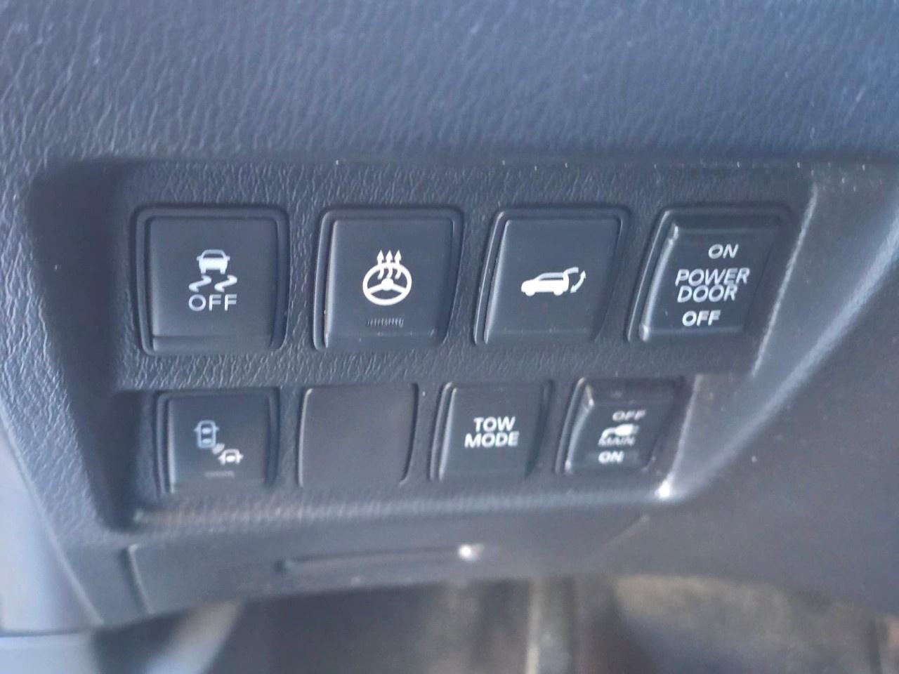 2016 Nissan Pathfinder 4WD 4DR PLATINUM Photo