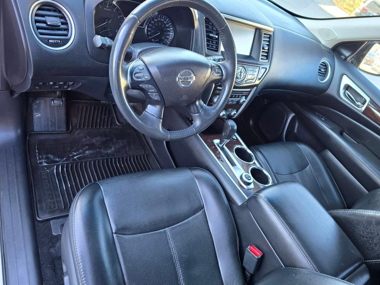 2016 Nissan Pathfinder 4WD 4DR PLATINUM Photo