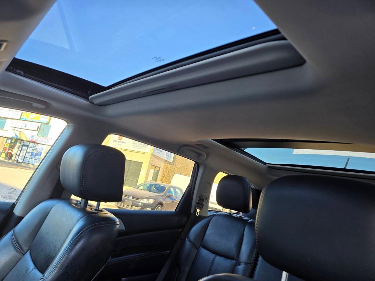 2016 Nissan Pathfinder 4WD 4DR PLATINUM Photo