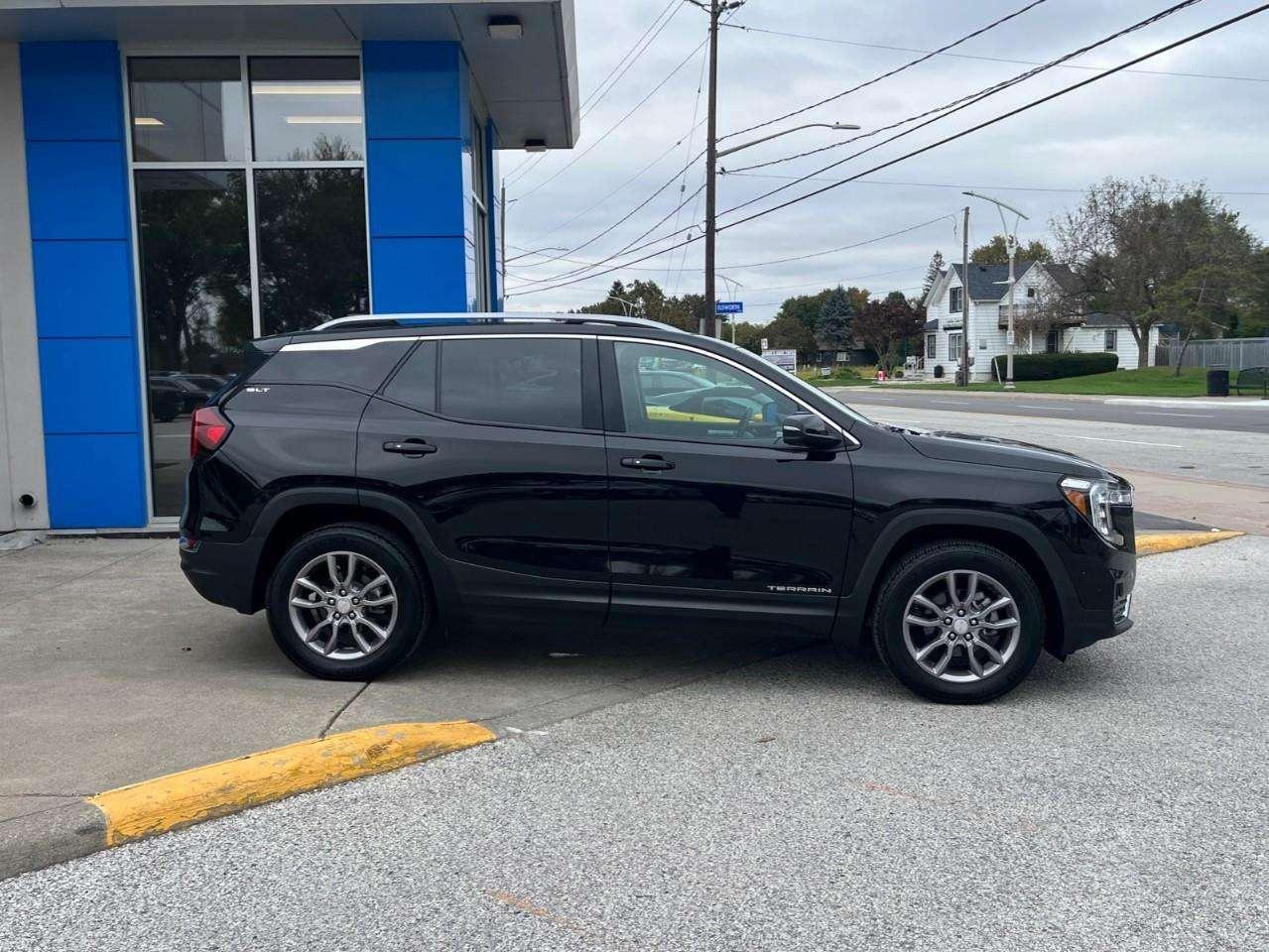 2023 GMC Terrain SLT LOCAL TRADE CPO RATES APPLY!! Photo3