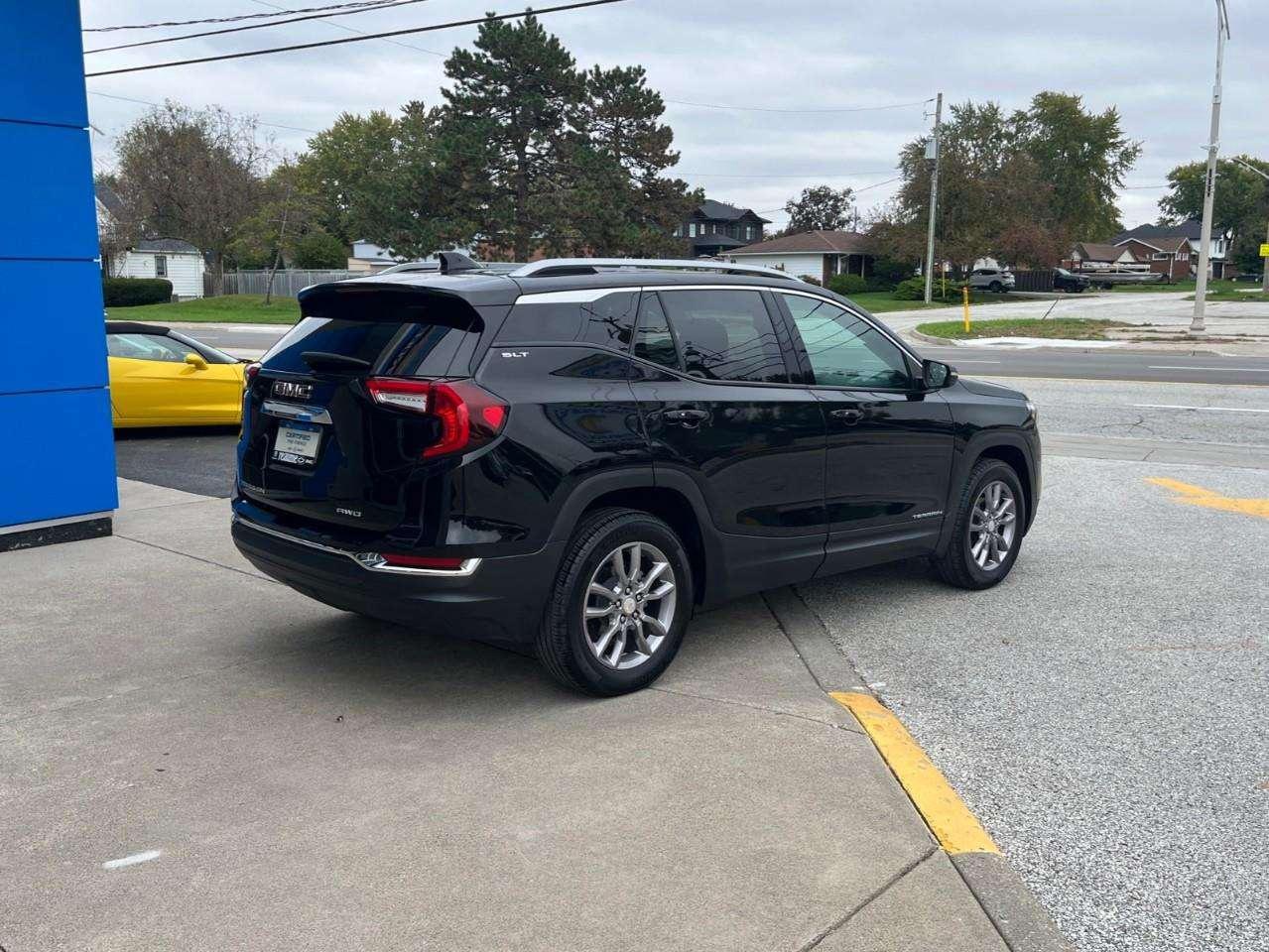 2023 GMC Terrain SLT LOCAL TRADE CPO RATES APPLY!! Photo