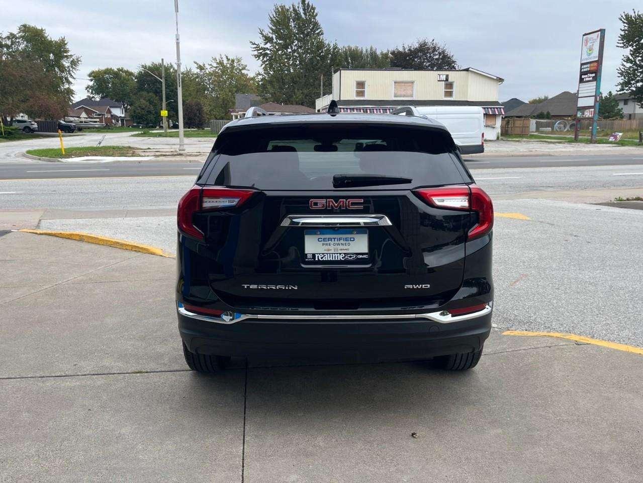 2023 GMC Terrain SLT LOCAL TRADE CPO RATES APPLY!! Photo