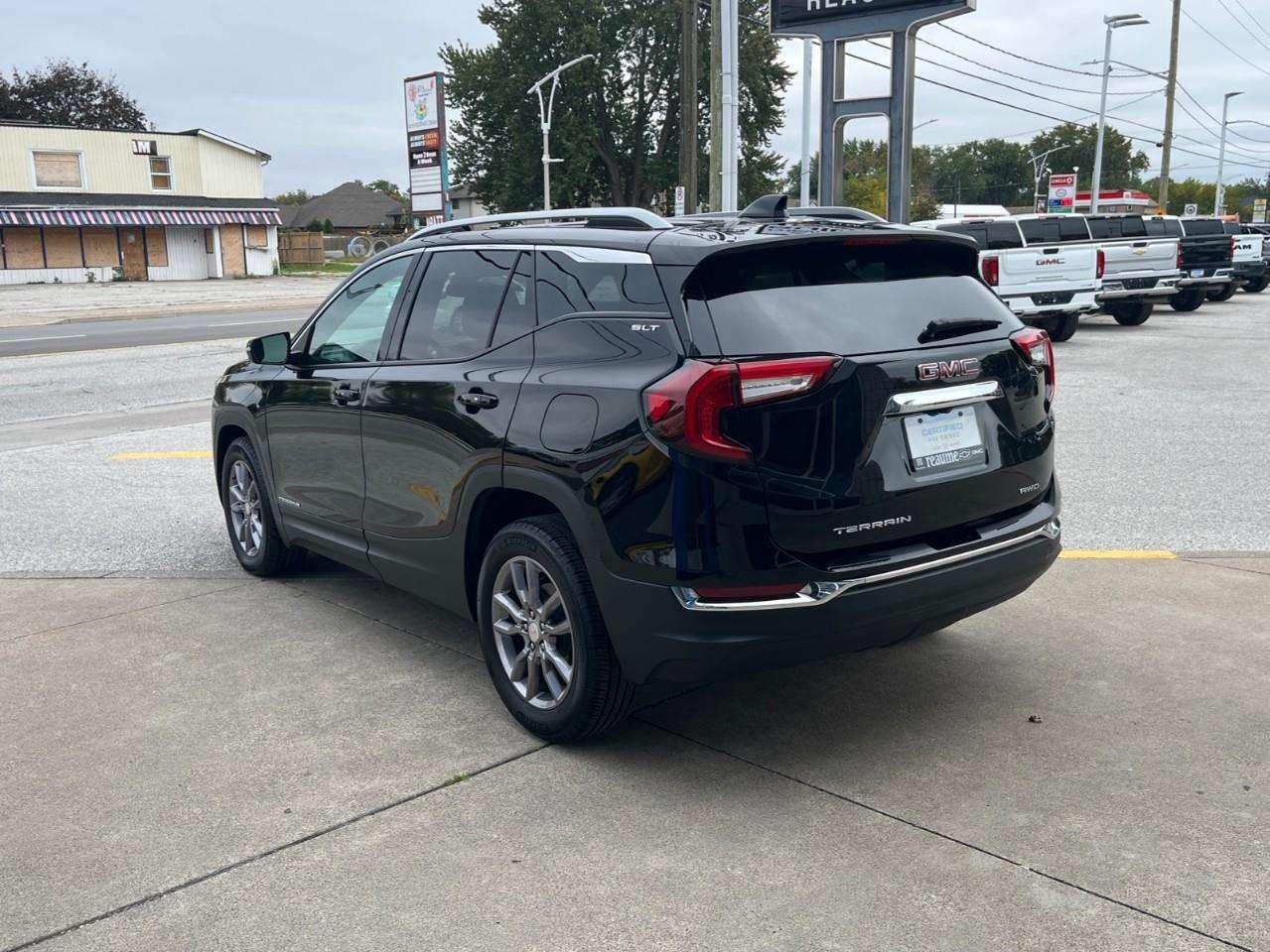 2023 GMC Terrain SLT LOCAL TRADE CPO RATES APPLY!! Photo
