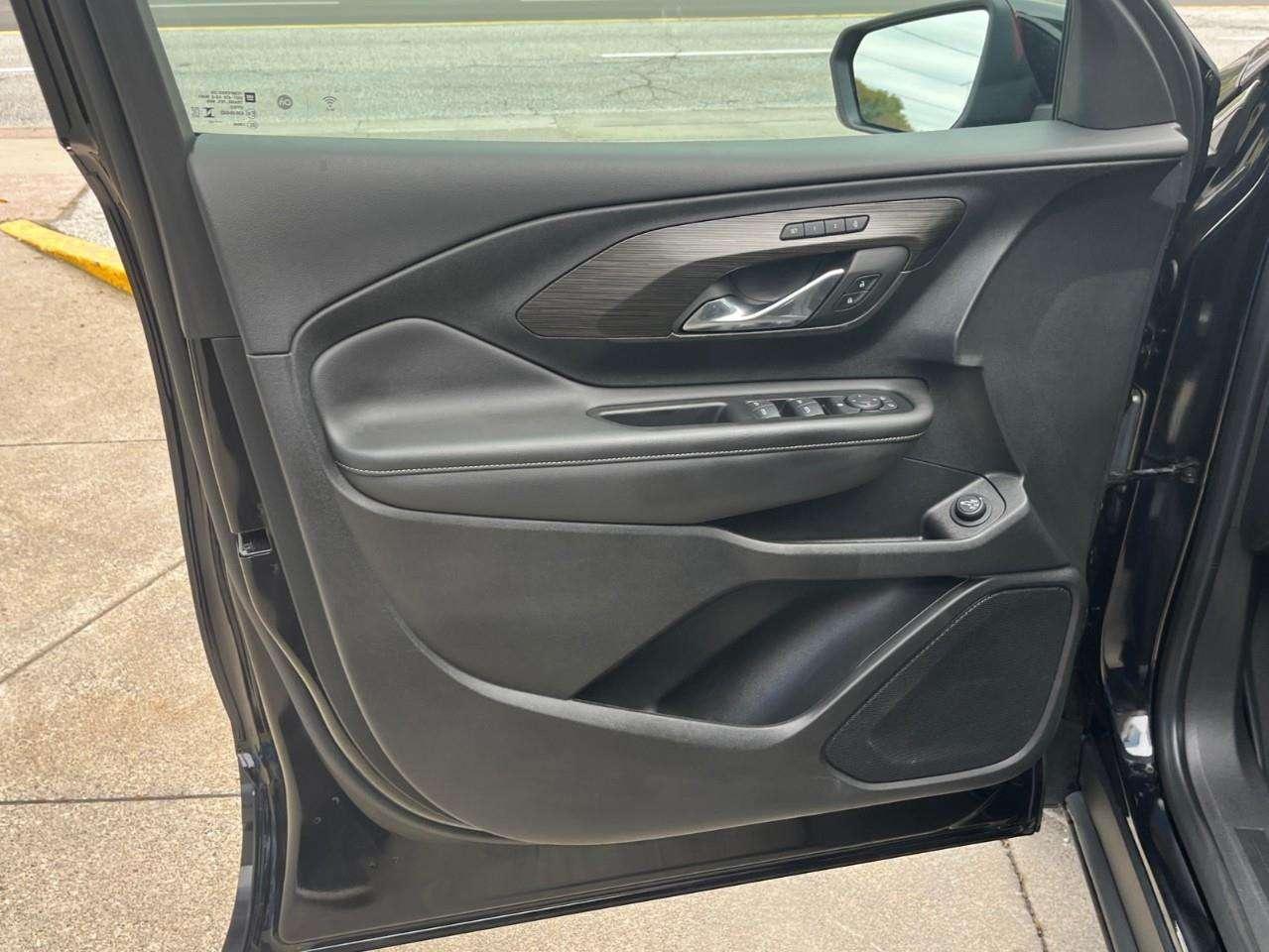 2023 GMC Terrain SLT LOCAL TRADE CPO RATES APPLY!! Photo