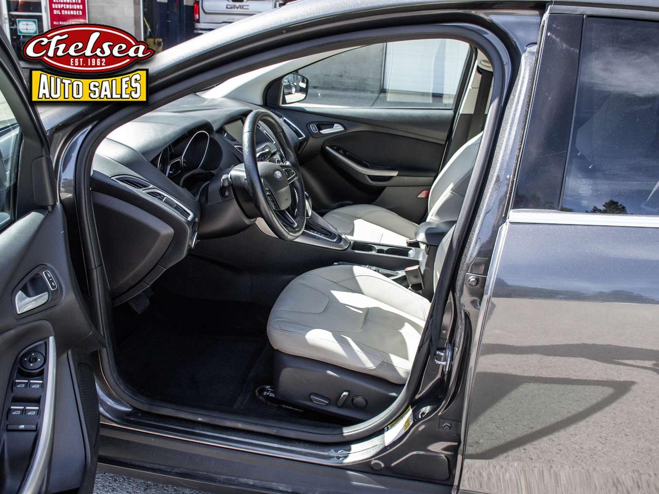 2015 Ford Focus Titanium Sedan Photo