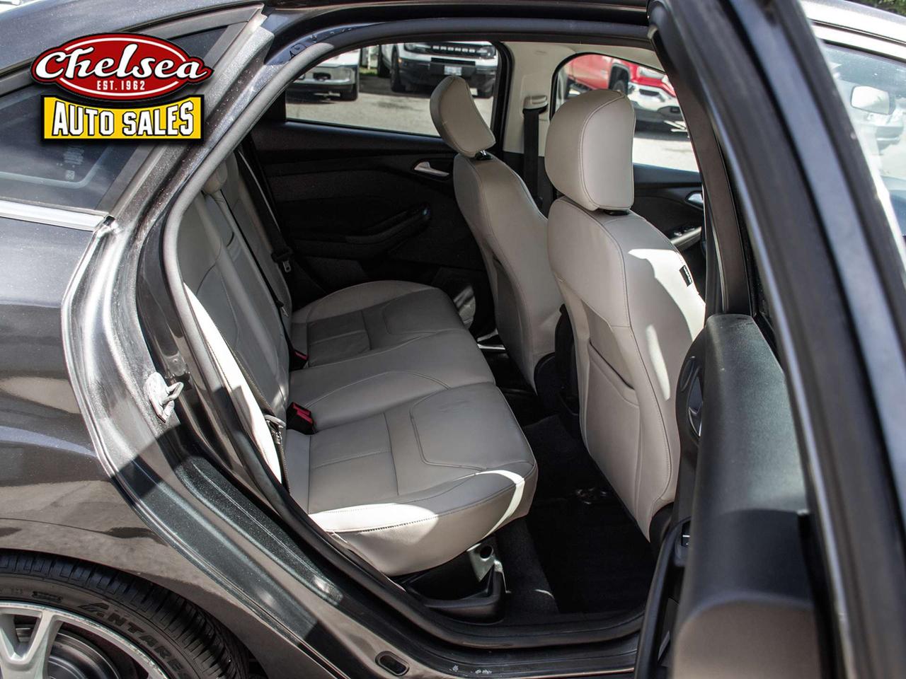 2015 Ford Focus Titanium Sedan Photo