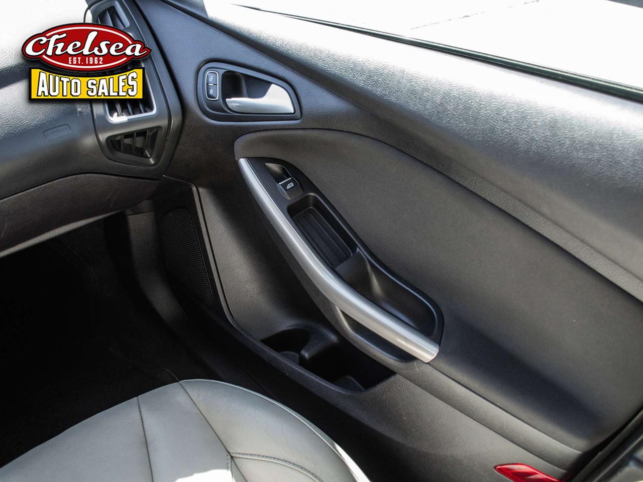 2015 Ford Focus Titanium Sedan Photo
