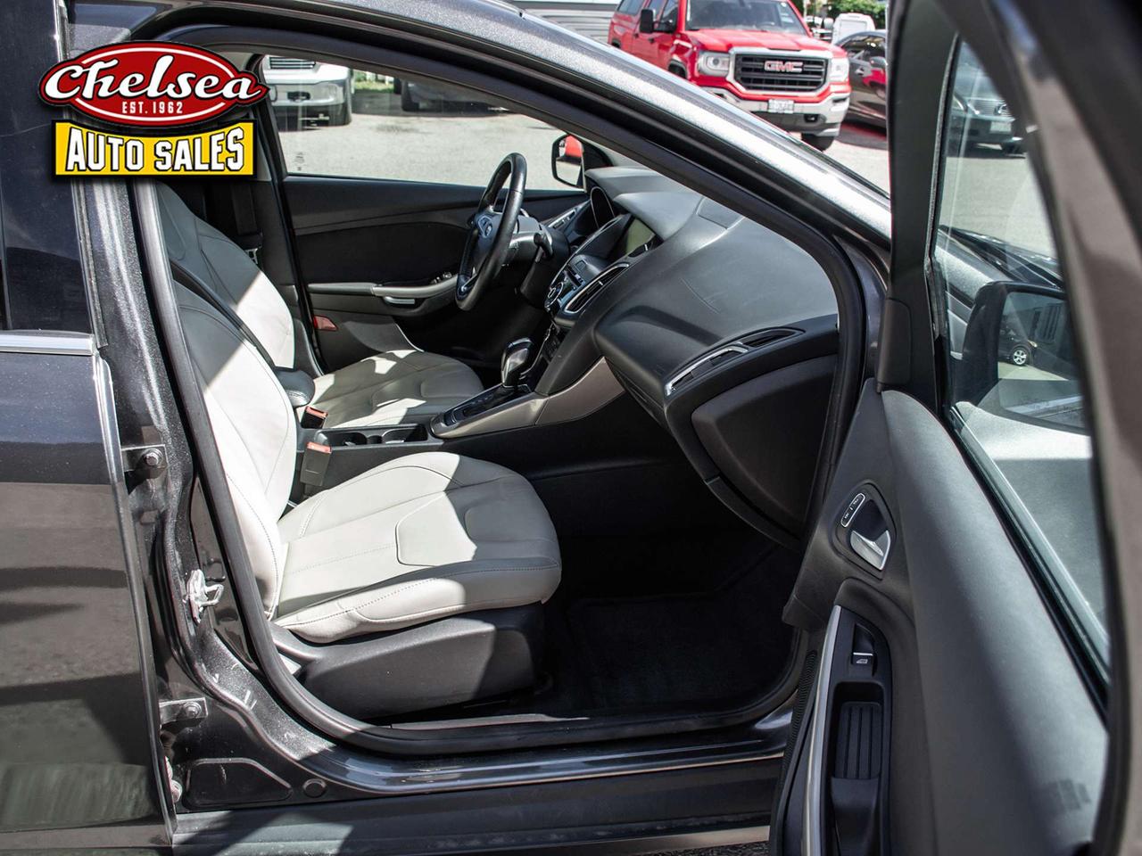 2015 Ford Focus Titanium Sedan Photo
