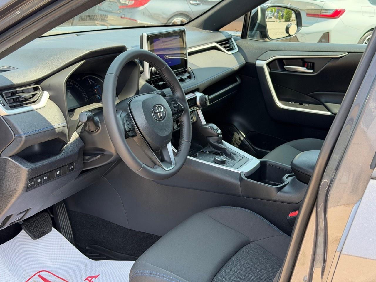 2025 Toyota RAV4 Hybrid SE AWD Photo