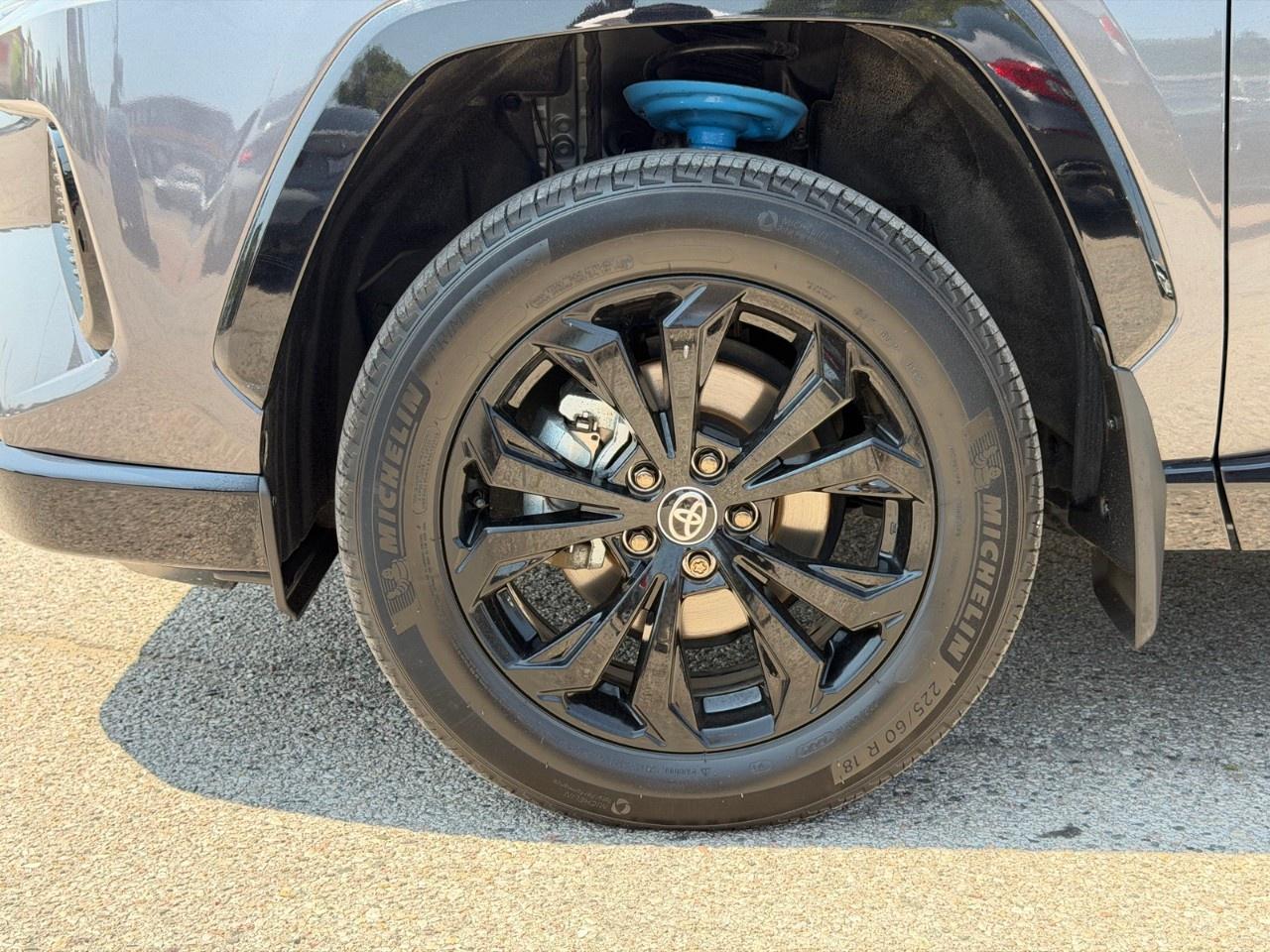 2025 Toyota RAV4 Hybrid SE AWD Photo