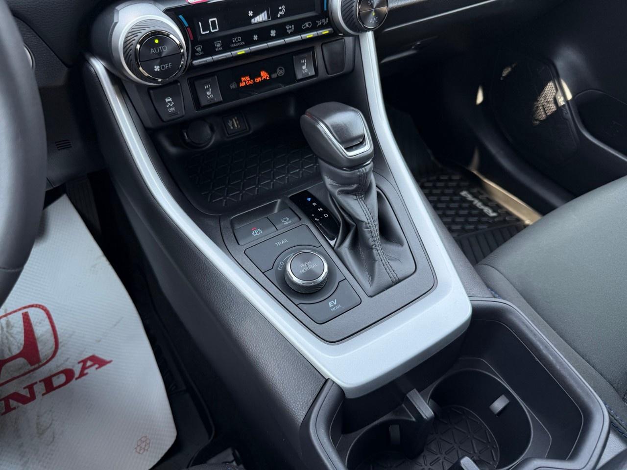 2025 Toyota RAV4 Hybrid SE AWD Photo