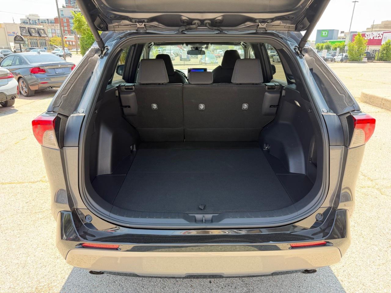 2025 Toyota RAV4 Hybrid SE AWD Photo