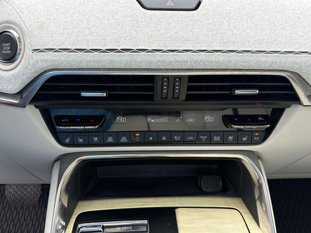 2024 Mazda CX-90 MHEV Signature Photo