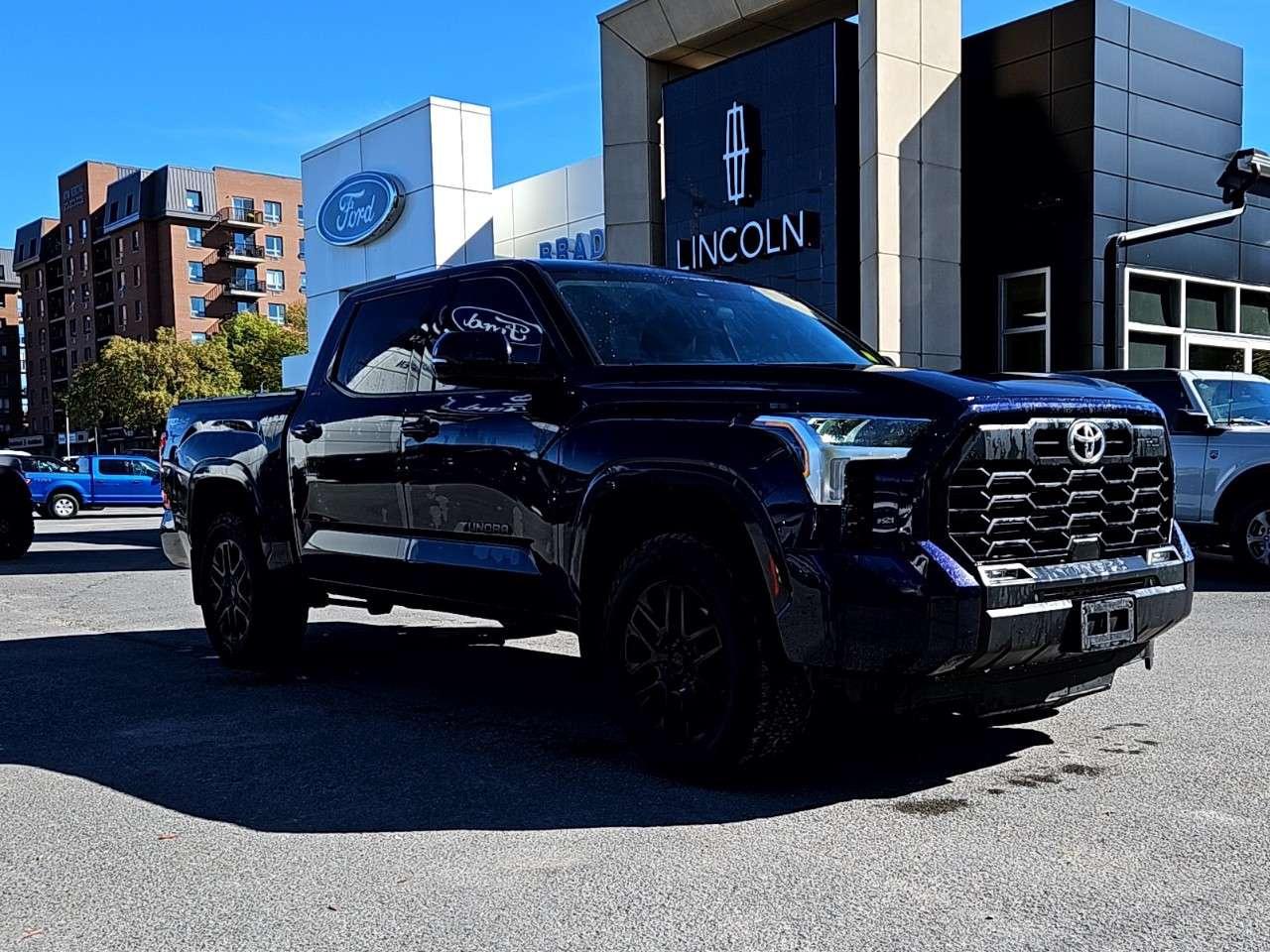 2023 Toyota Tundra SR   LOCAL TRADE   1 OWNER   NO ACCIDENTS Photo