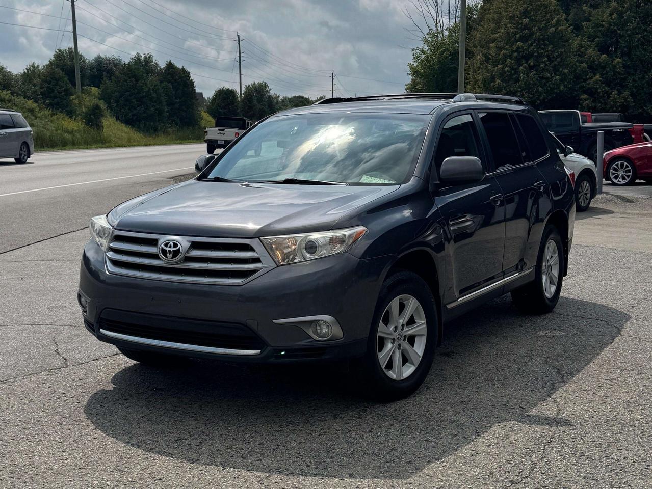 2013 Toyota Highlander BASE Photo2