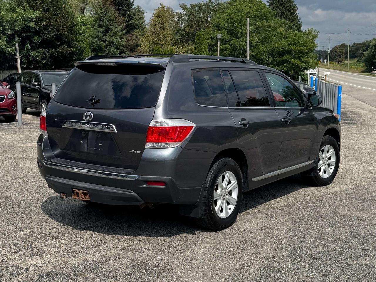 2013 Toyota Highlander BASE Photo